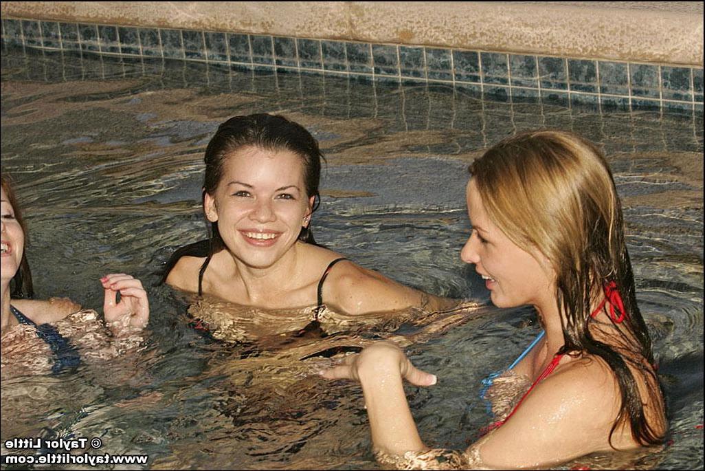 20P Pictures of 3 hot teens in bikinis