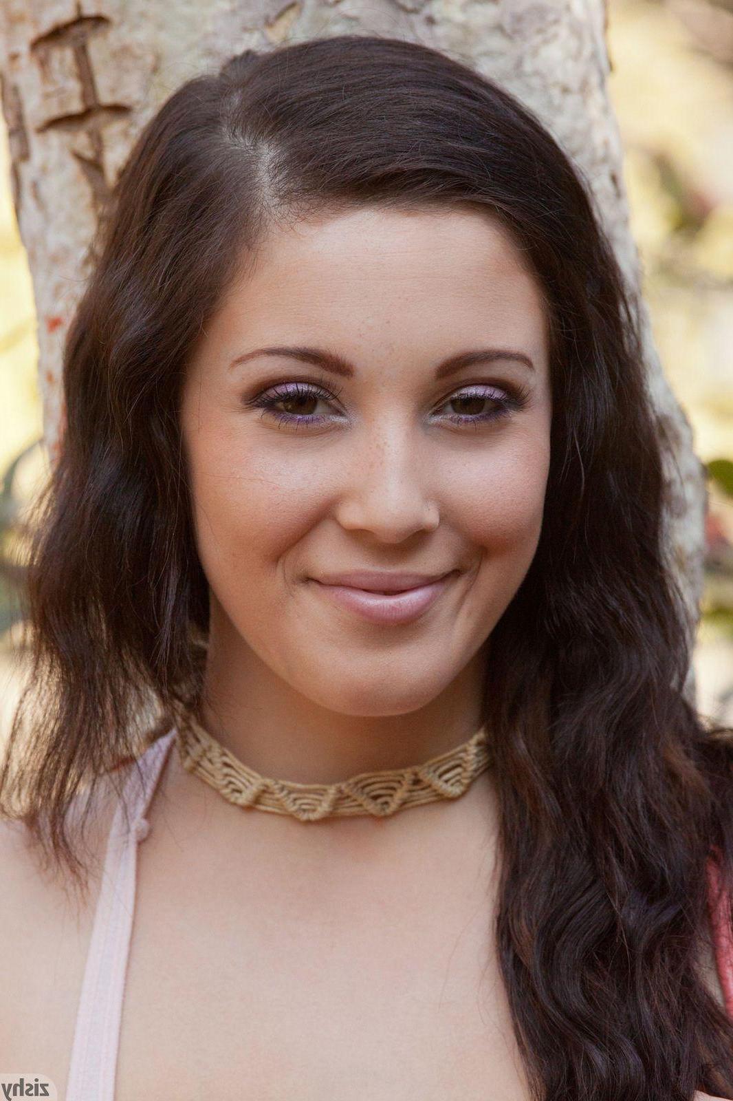 12P Beautiful busty Noelle Easton teases in a tank top and jeans