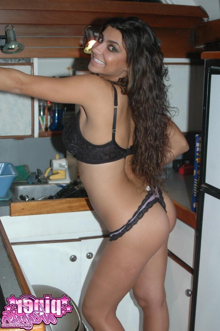 15P Pictures of Piper Dreams giving you a hot tease in the kitchen