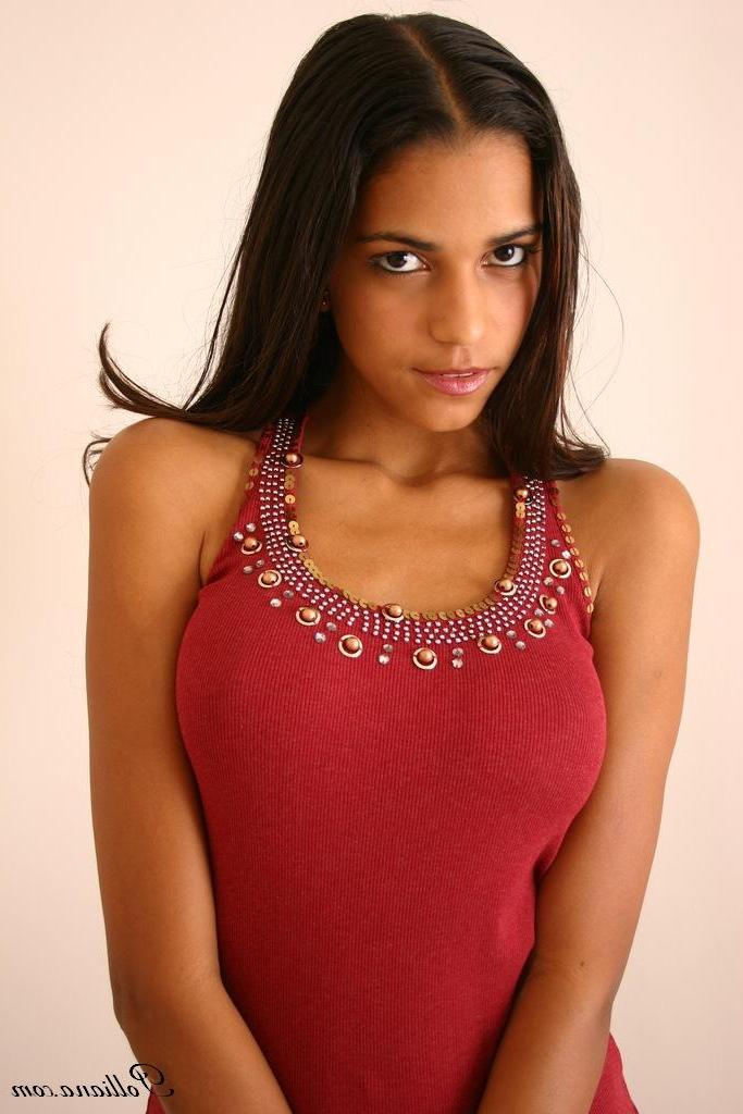 15P Pictures of teen Polliana giving you a naughty tease