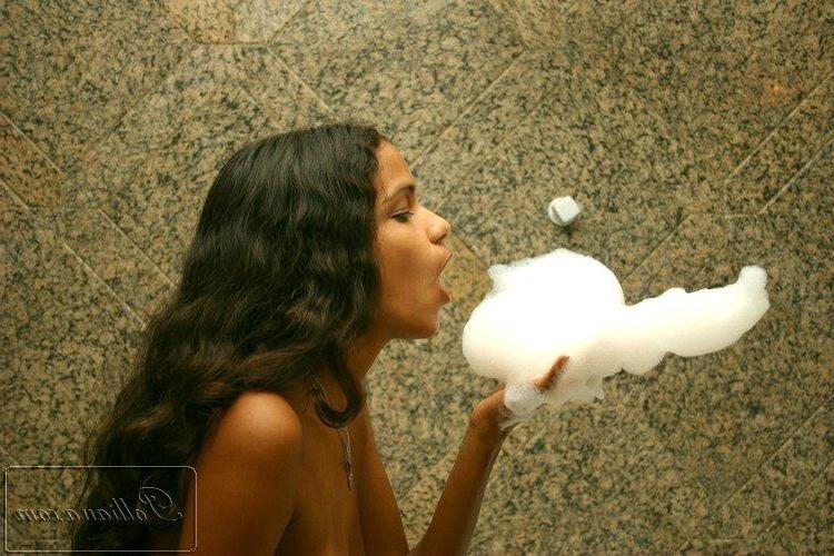 16P Pictures of teen Polliana getting all soaking wet