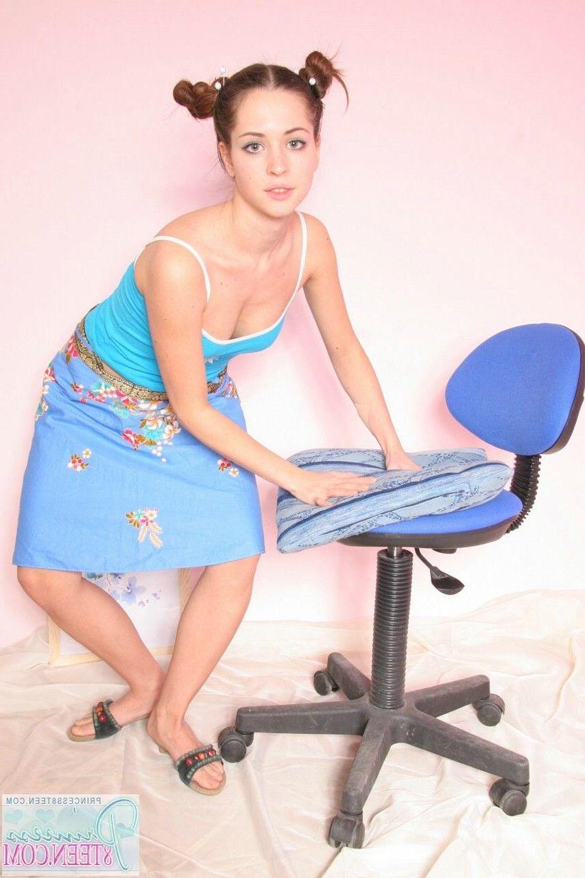 15P Pictures of teen Princess 8Teen giving you a hot striptease