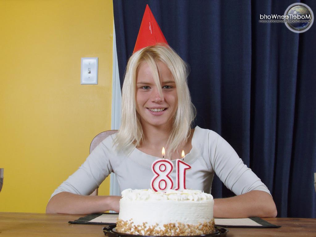 16P Pictures of Private Gwen celebrating her birthday