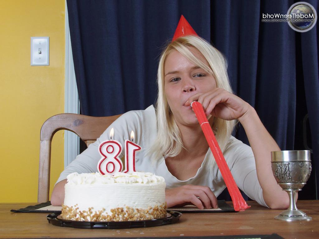 16P Pictures of Private Gwen celebrating her birthday