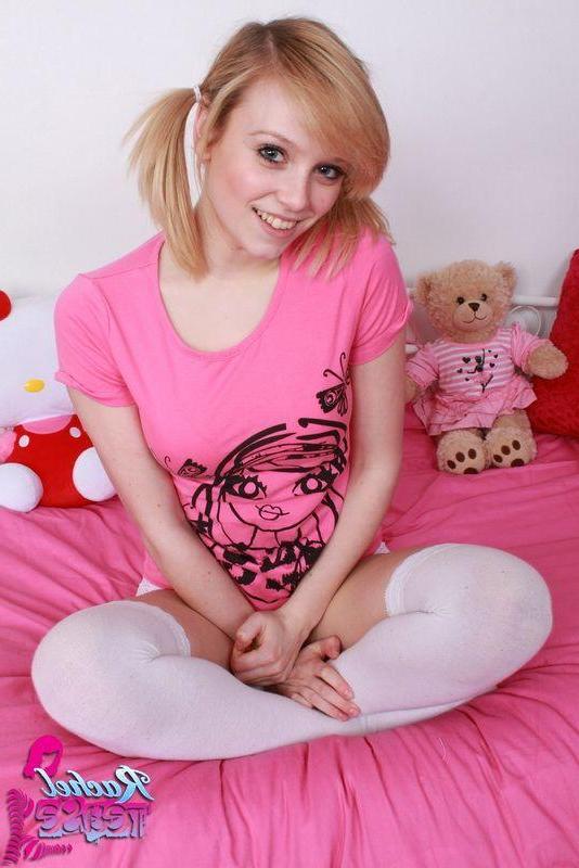 16P Pictures of teen Rachel Tease giving you a hot striptease