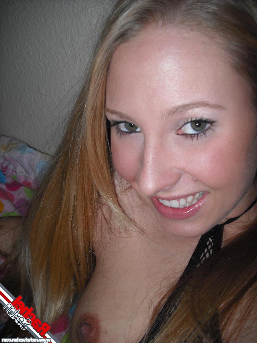 15P Pictures of teen model Rachel Sexton waiting for you in bed