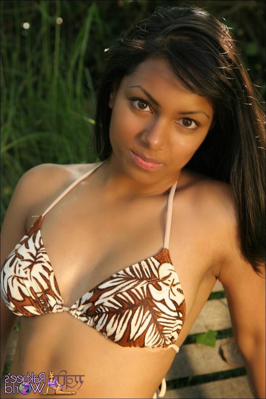 20P Pictures of Rakhee's World teasing you in a bikini top