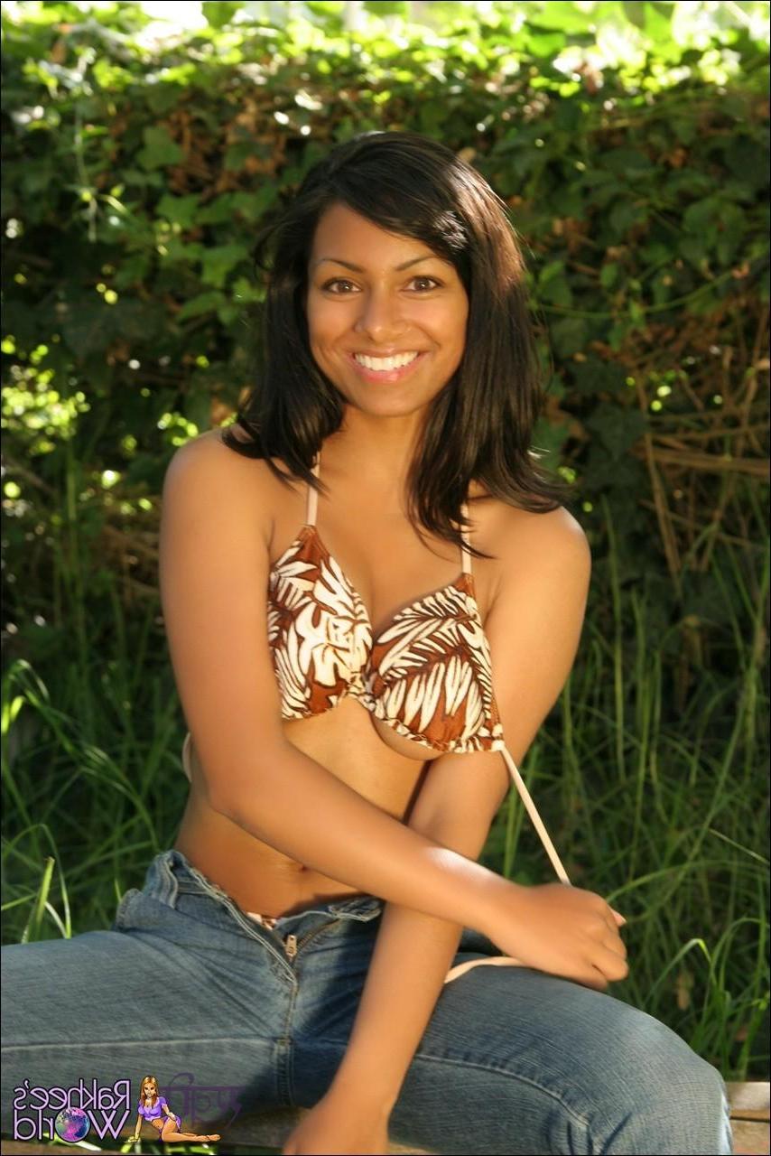20P Pictures of Rakhee's World teasing you in a bikini top
