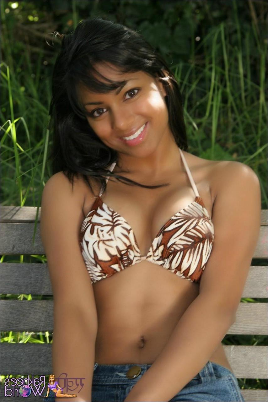 20P Pictures of Rakhee's World teasing you in a bikini top