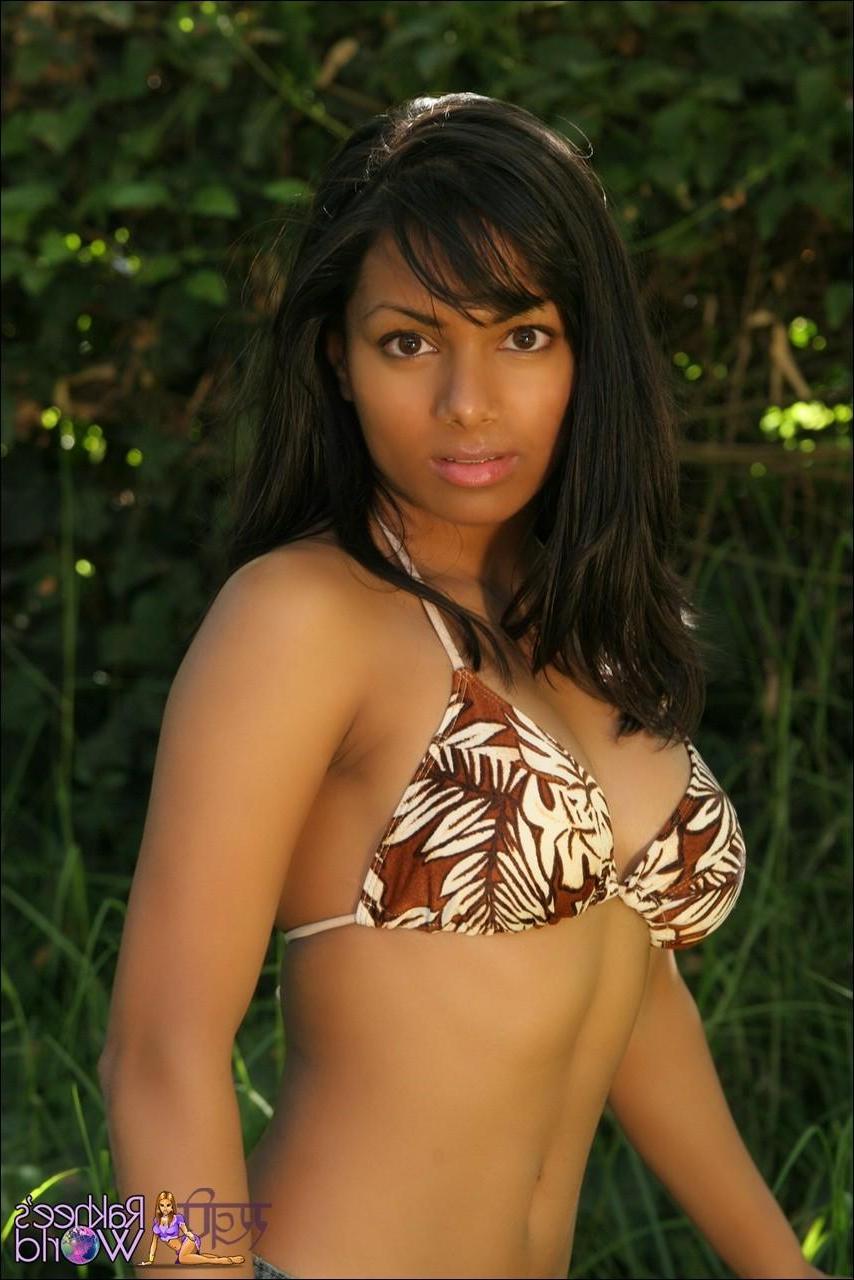 20P Pictures of Rakhee's World teasing you in a bikini top