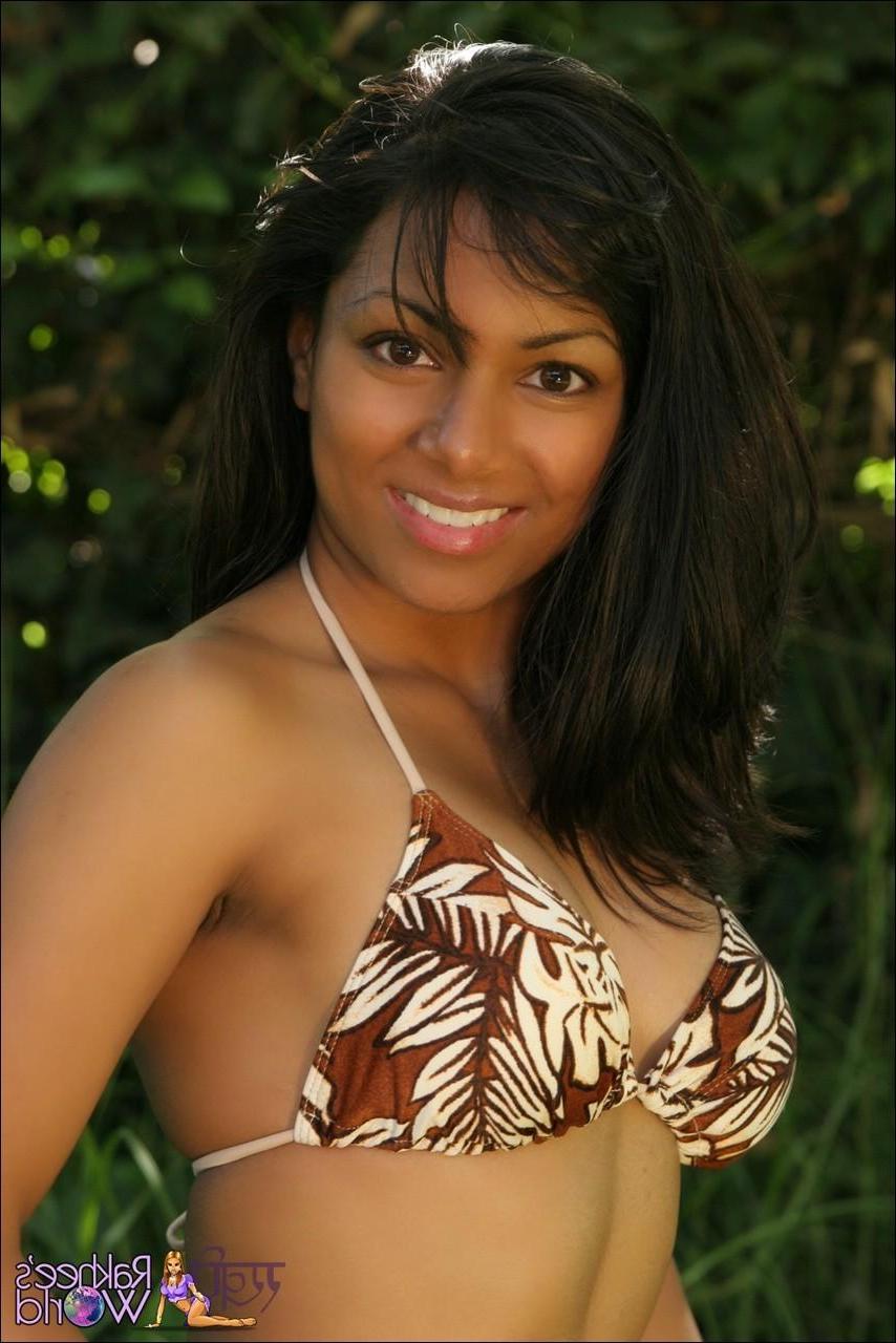 20P Pictures of Rakhee's World teasing you in a bikini top