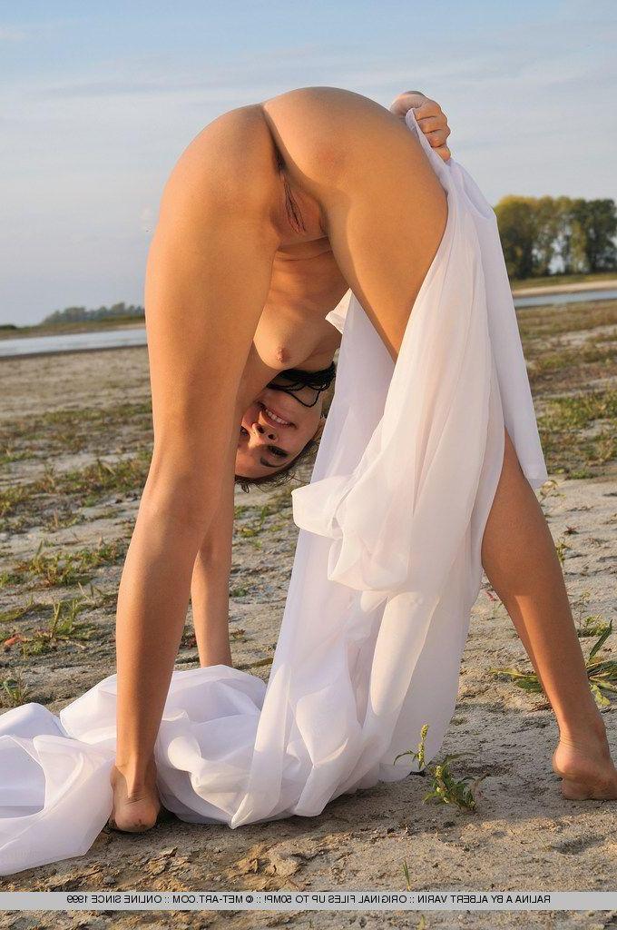 18P Met-Art's Ralina A spreads naked outside