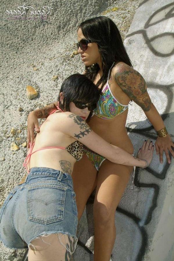 14P Pictures of teen Regan Reese getting lesbian sex on the beach