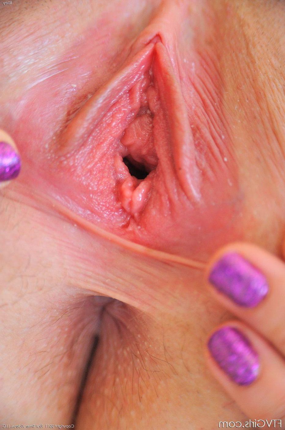 15P Pictures of Riley showing you her tight pussy