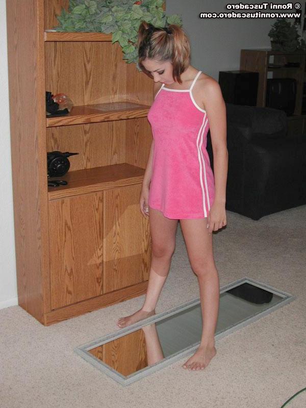 20P Pictures of Ronni Tuscadero playing with a mirror