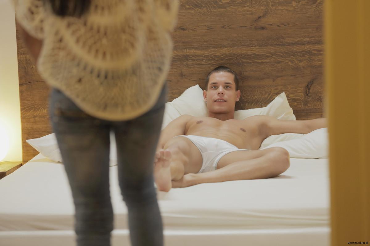 16P Keira can't keep her hands, mouth and pussy away from Jake's hard shlong