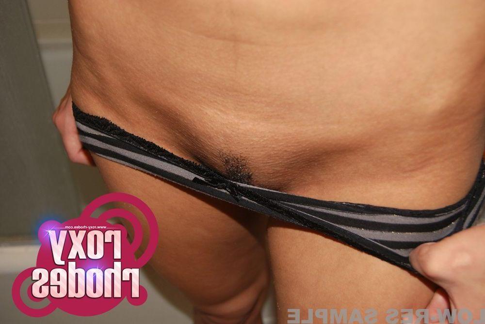 14P Pictures of teen girl Roxy Rhodes getting all wet for you