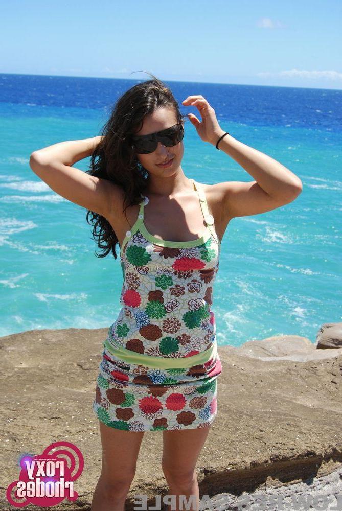15P Pictures of Roxy Rhodes giving you her pussy outside