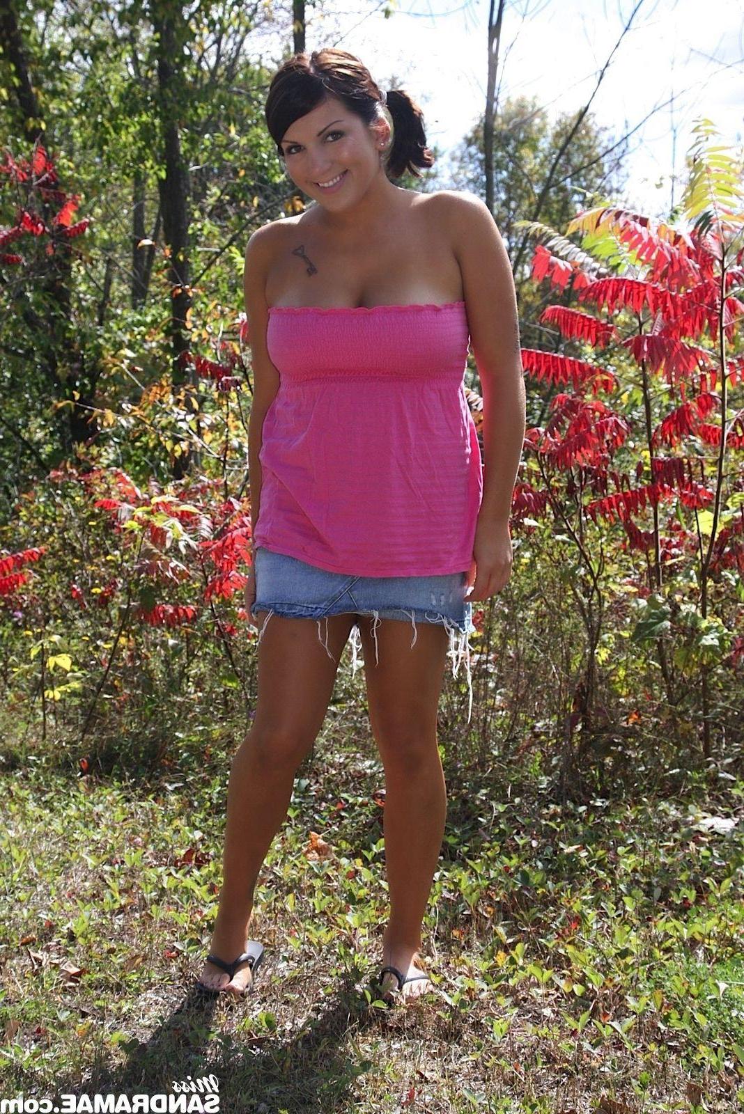 15P Pictures of teen amateur Miss Sandra Mae giving your cock a tease outside