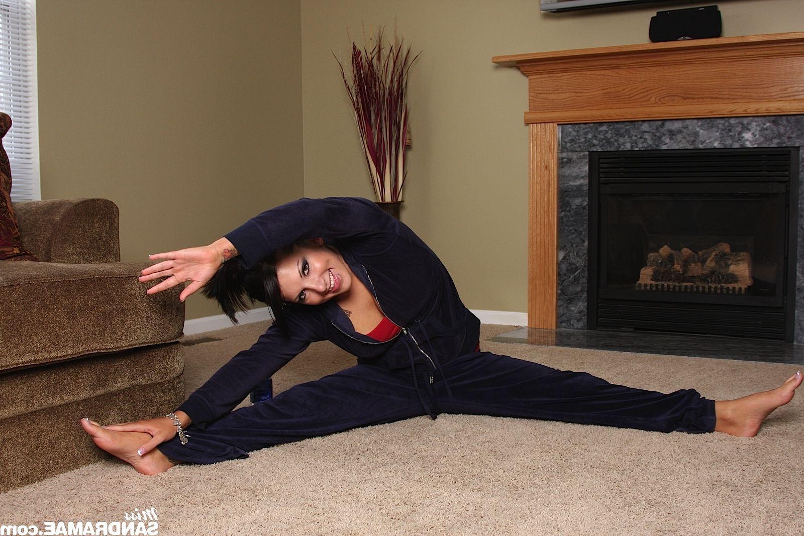 15P Pictures of teen model Miss Sandra Mae doing stretches on the floor