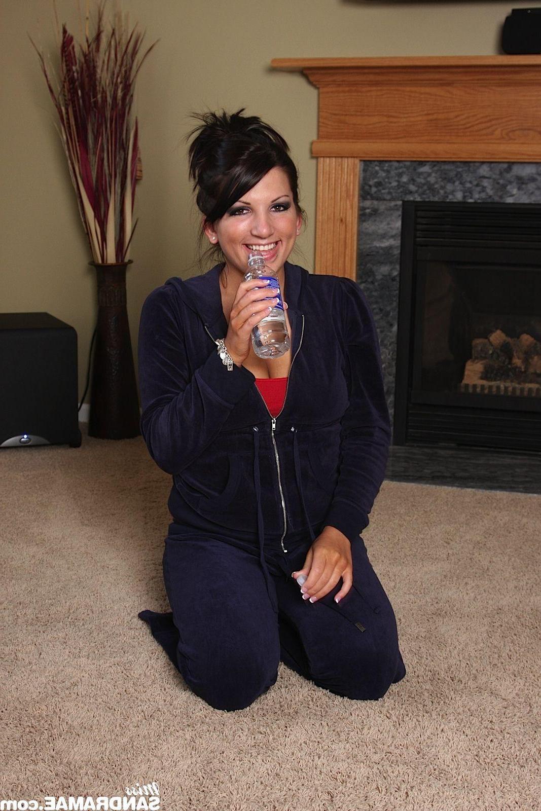 15P Pictures of teen model Miss Sandra Mae doing stretches on the floor