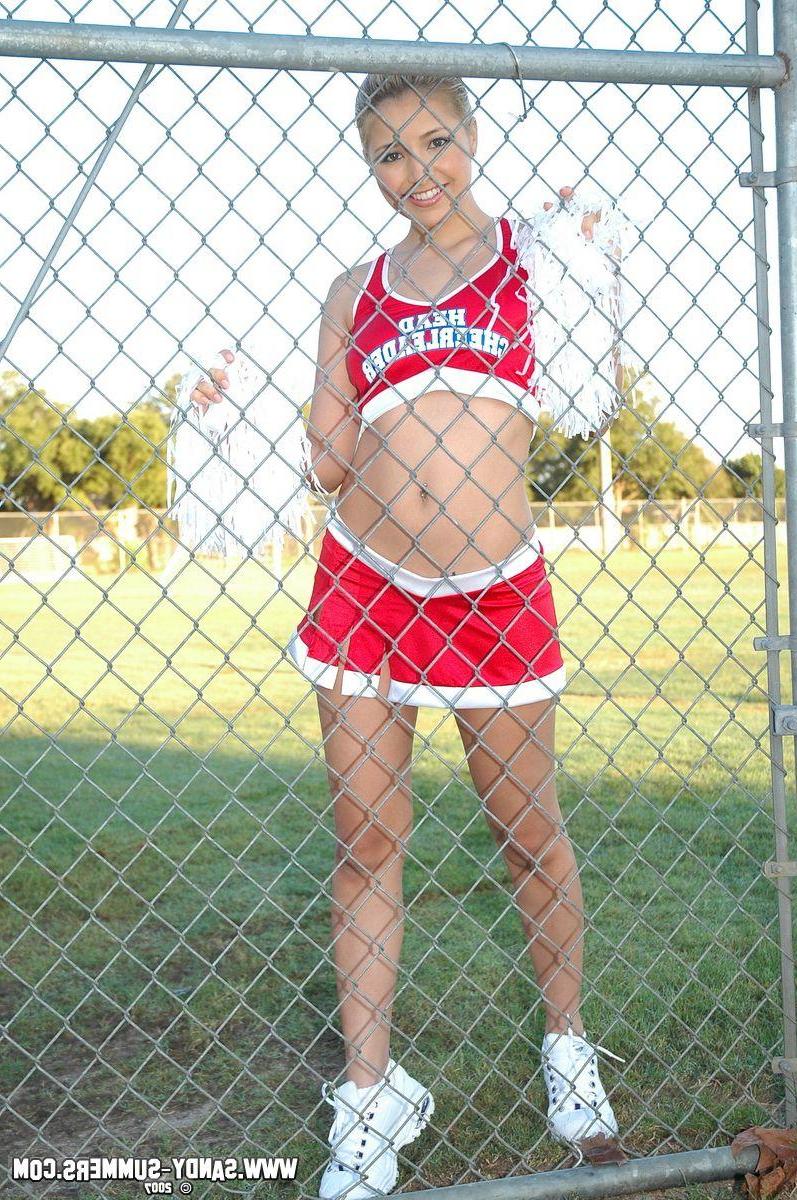 20P Pictures of Sandy Summers being an awesome cheerleader