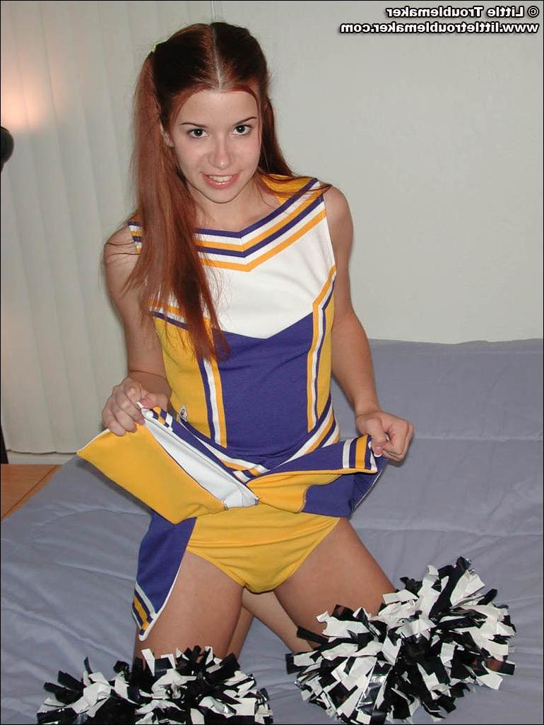 20P Pictures of teen amateur Little Troublemaker getting her pussy ready for you