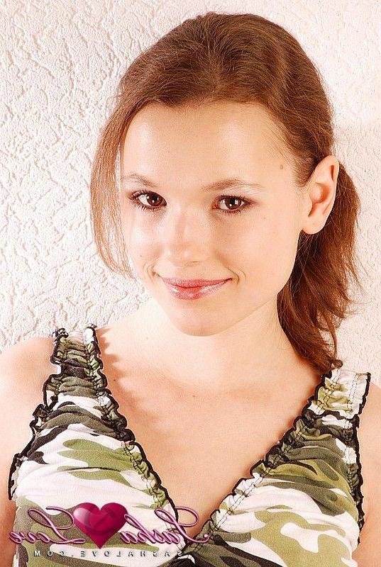 15P Pictures of teen hottie Sasha Love giving you her pussy
