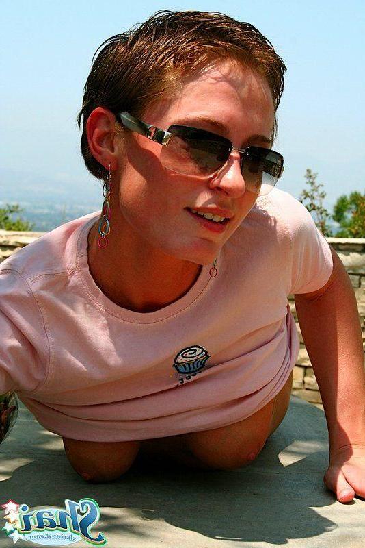 14P Pictures of teen model Shai West showing her fun parts outside