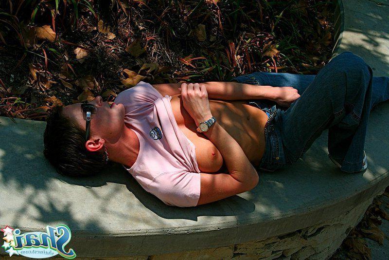 14P Pictures of teen model Shai West showing her fun parts outside