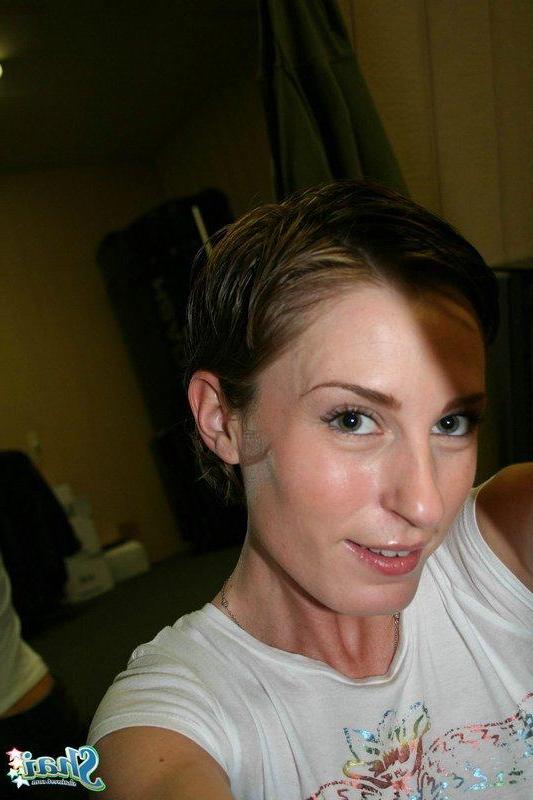 16P Pictures of Shai West taking pics of herself in the mirror