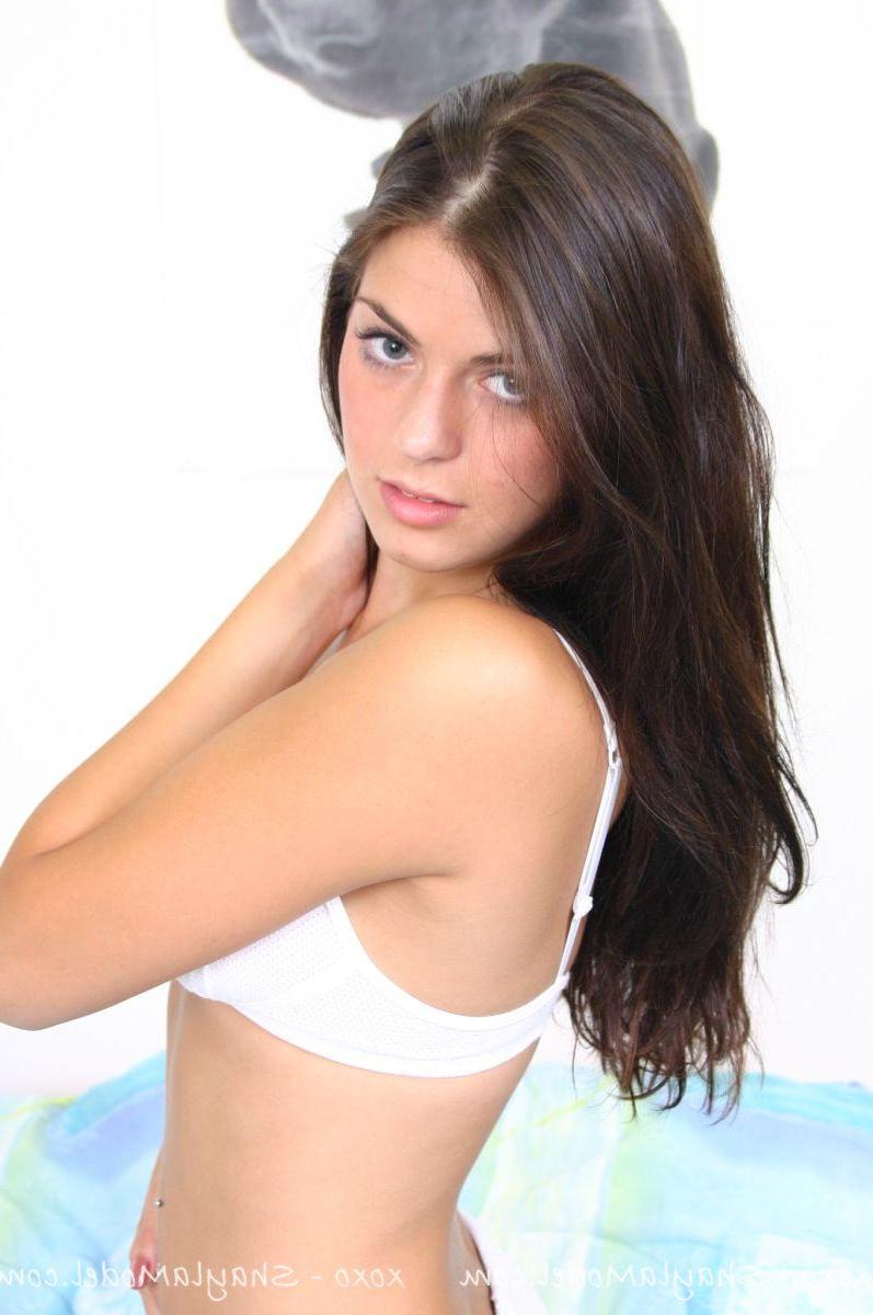 20P Pictures of Shayla Model waiting until you take her clothes off