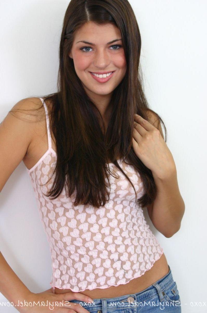 20P Pictures of teen cutie Shayla Model slipping out of her jeans