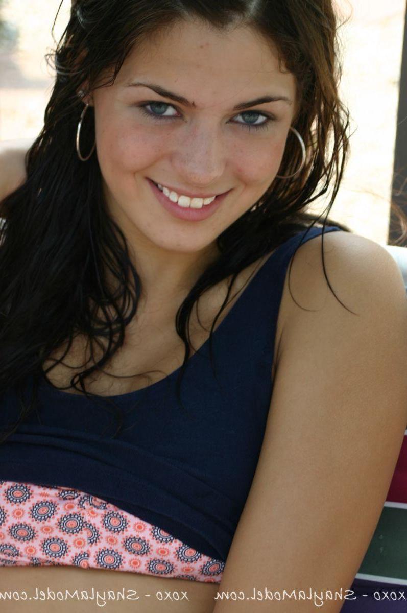 18P Pictures of Shayla Model getting out of her bikini