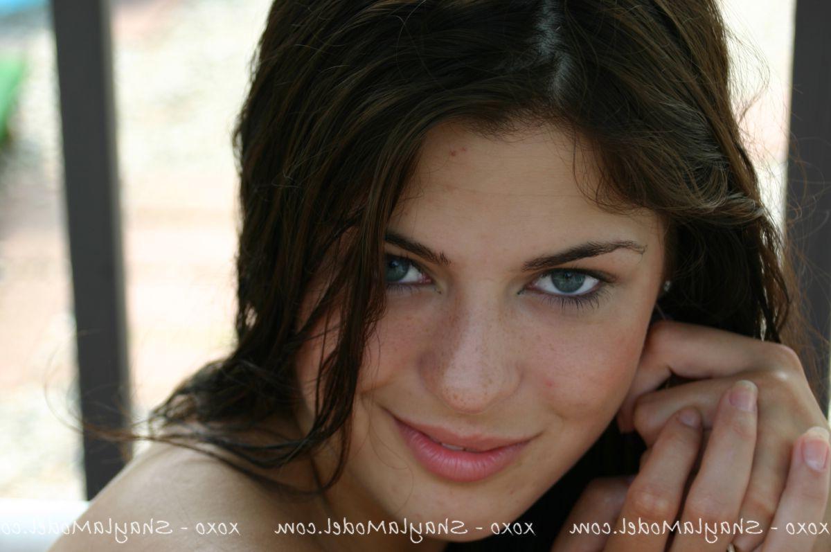 18P Pictures of Shayla Model getting out of her bikini