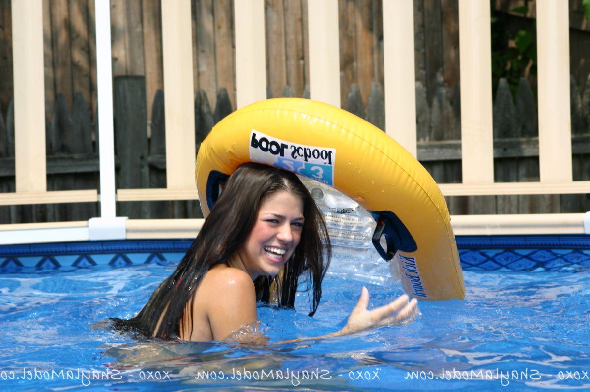 20P Pictures of Shayla Model having some fun in the pool