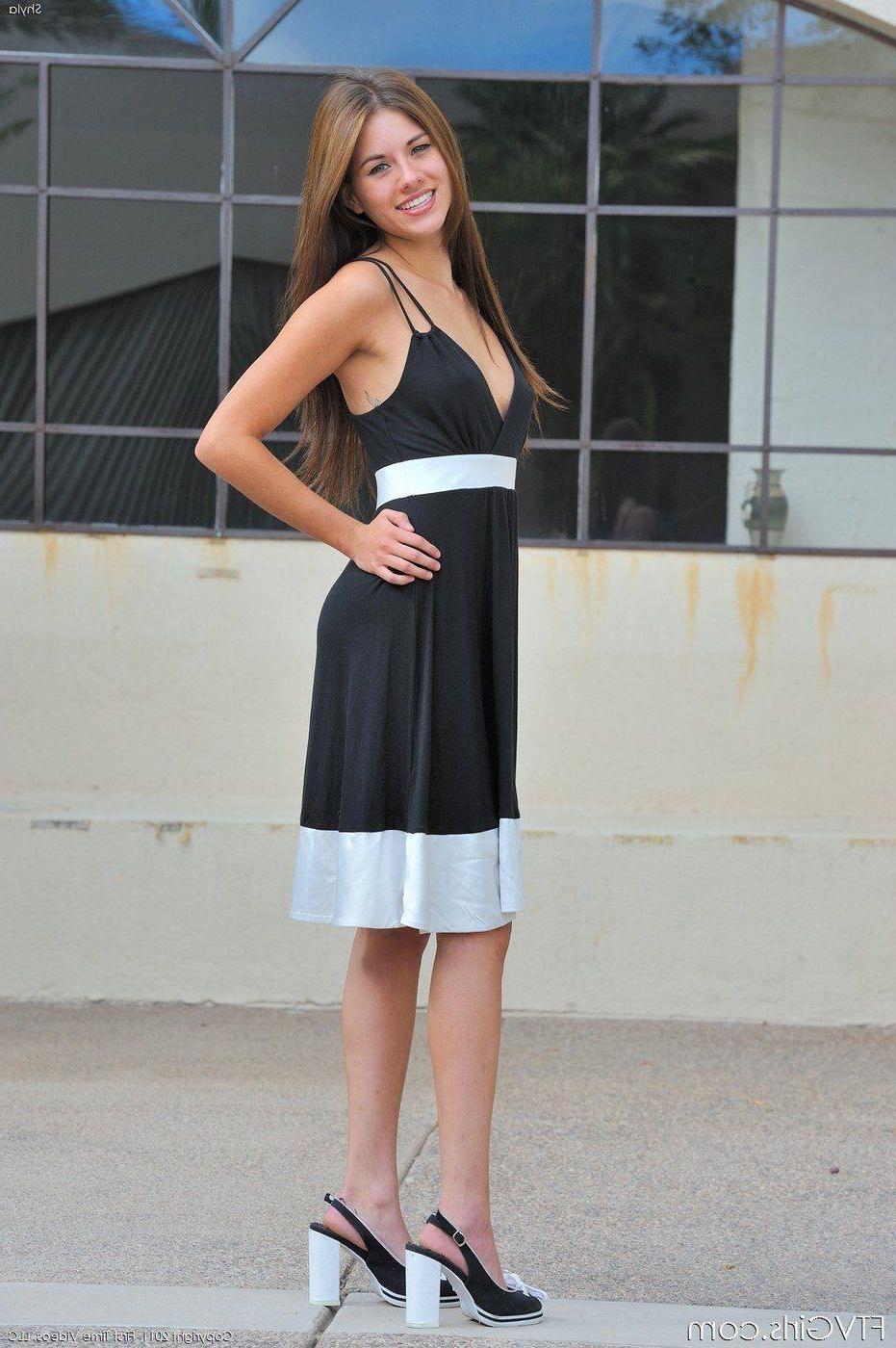 15P Pictures of Shyla Jennings giving you her pussy outside