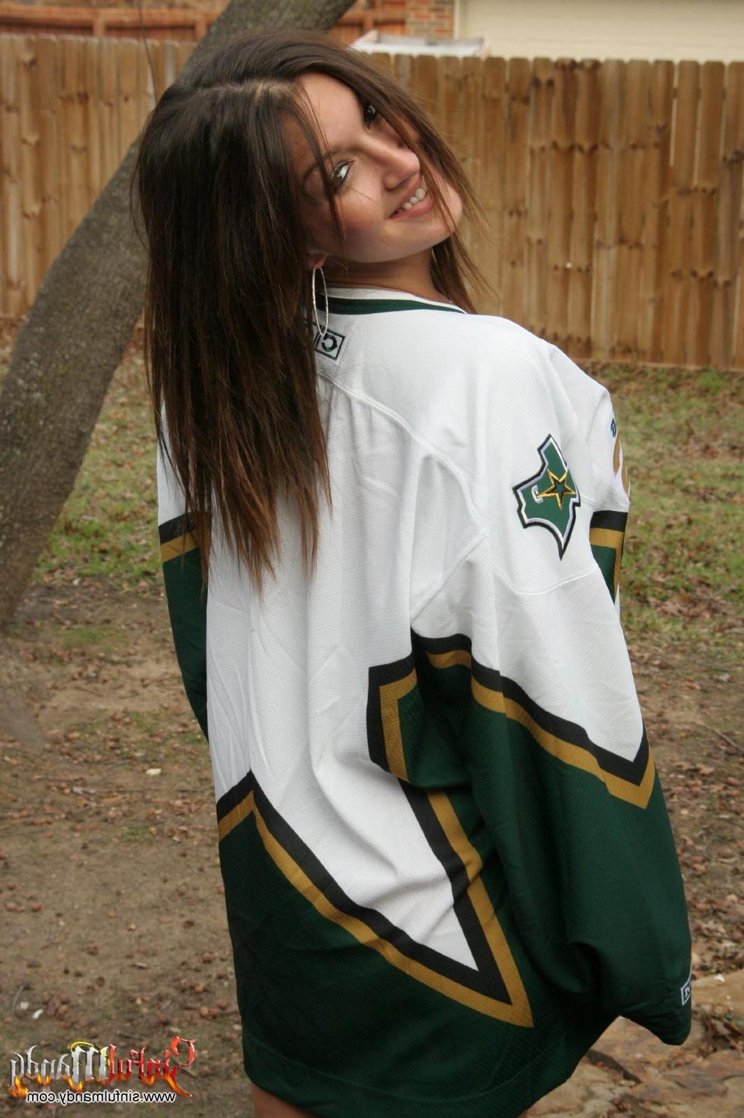 16P Pictures of Sinful Mandy stripping out of her cheerleader outfit in the back yar