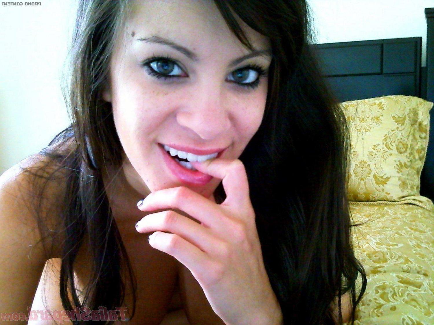 15P Pictures of Talia Shepard giving you a hot webcam tease