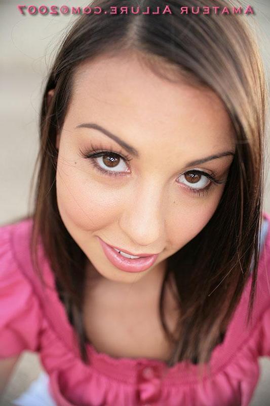 16P Brunette teen posing gives fantastic head