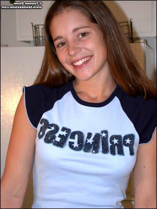 20P Pictures of Tawnee Stone exposing her tits