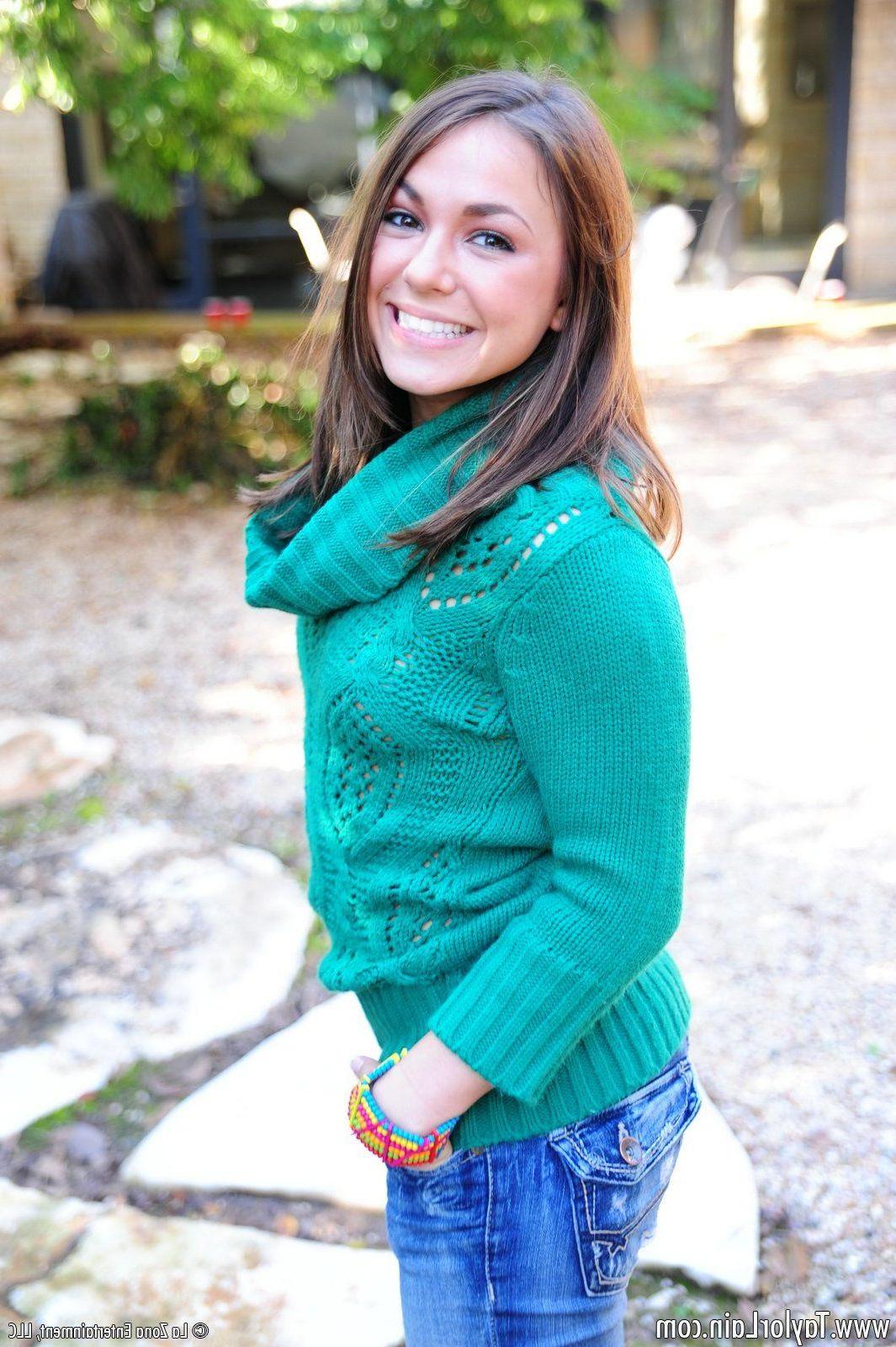 15P Pictures of Taylor Lain giving you a hot tease outside