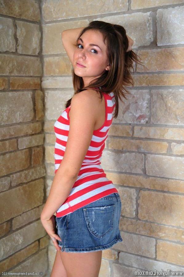 15P Pictures of teen model Taylor Lain getting naked in front of the camera