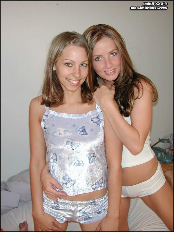 16P lesbian teens play in bed