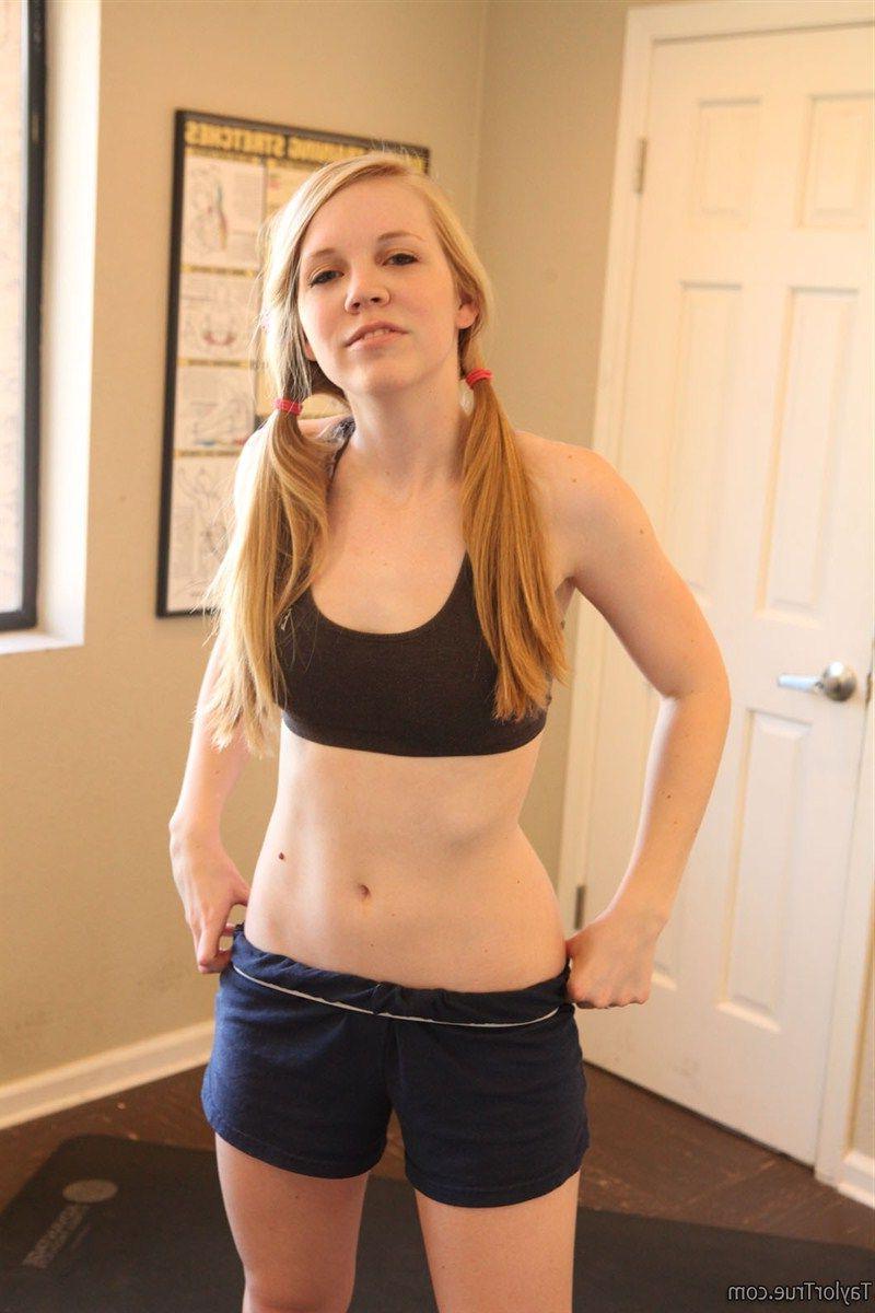 15P Pictures of teen babe Taylor True giving you a sexy tease