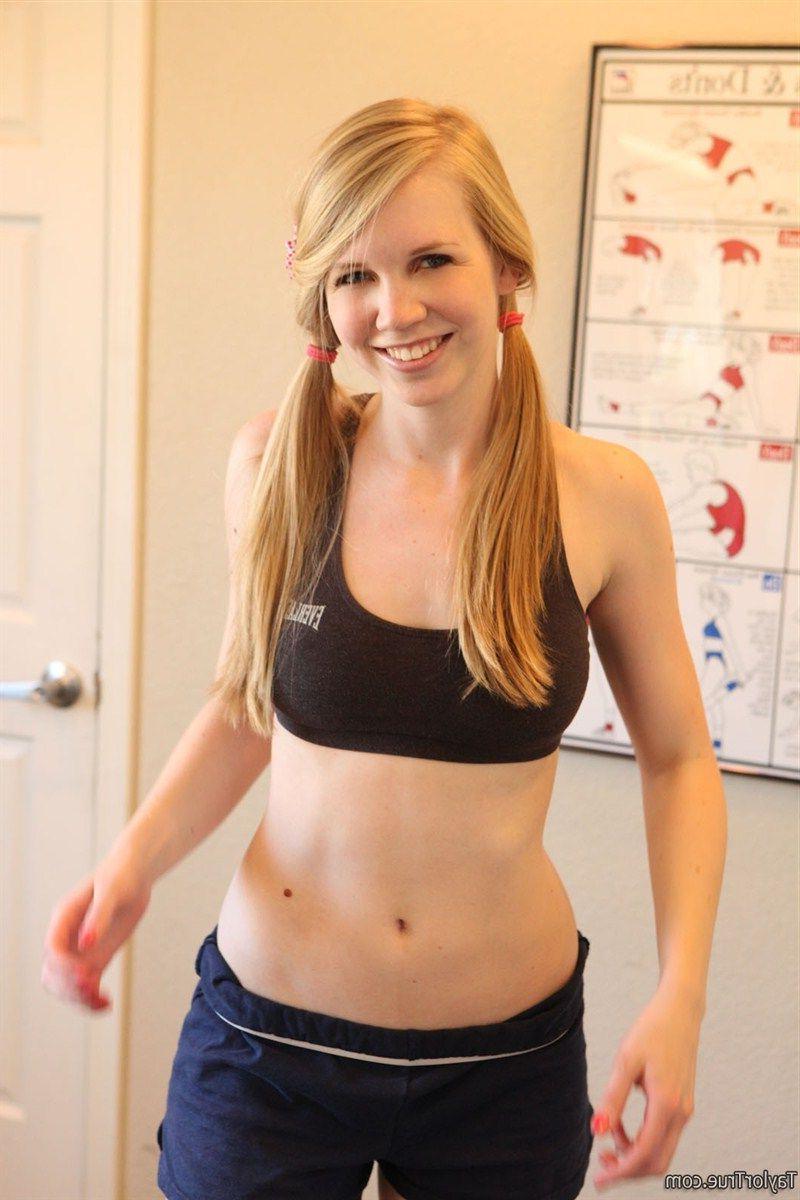 15P Pictures of teen babe Taylor True giving you a sexy tease