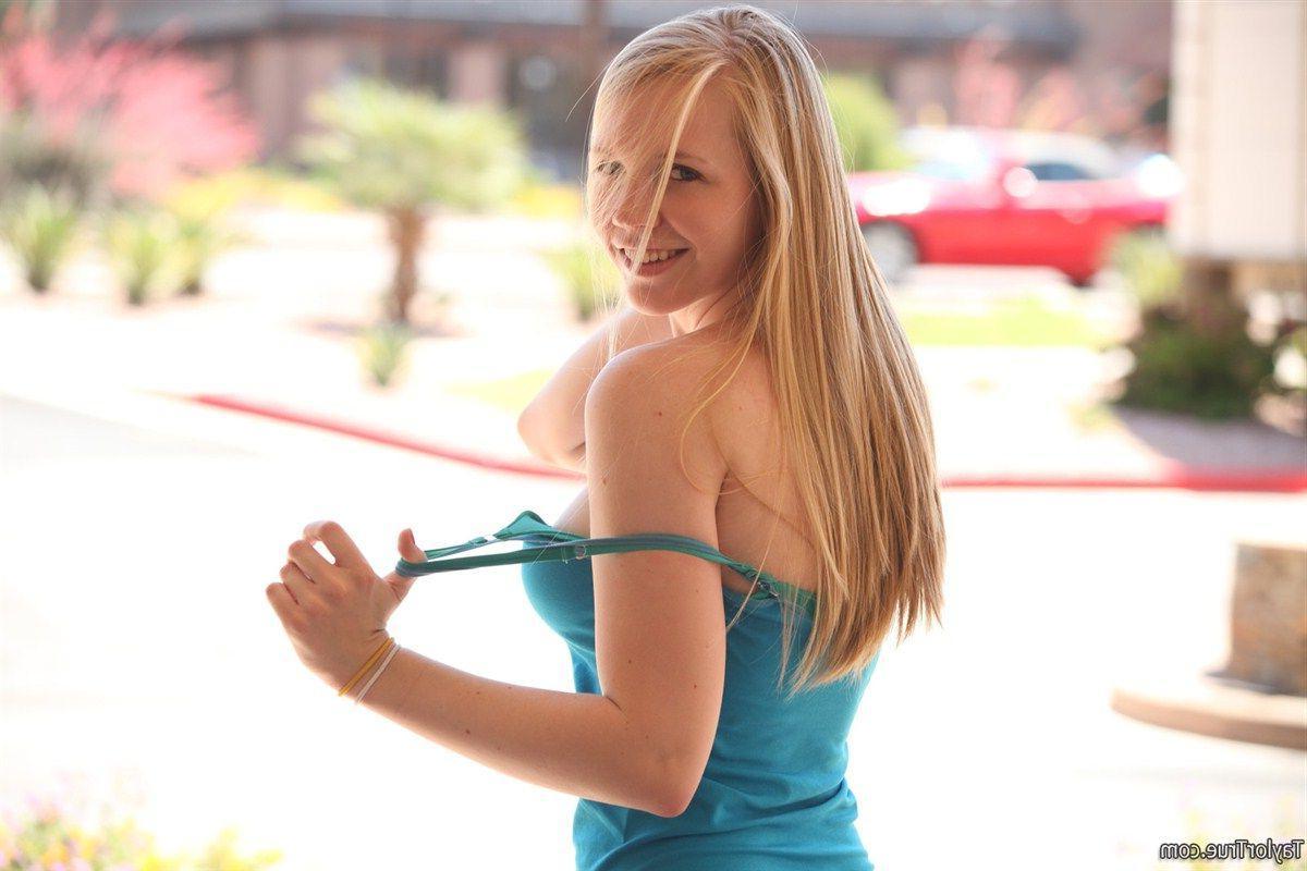 15P Pictures of Taylor True giving you a hot striptease