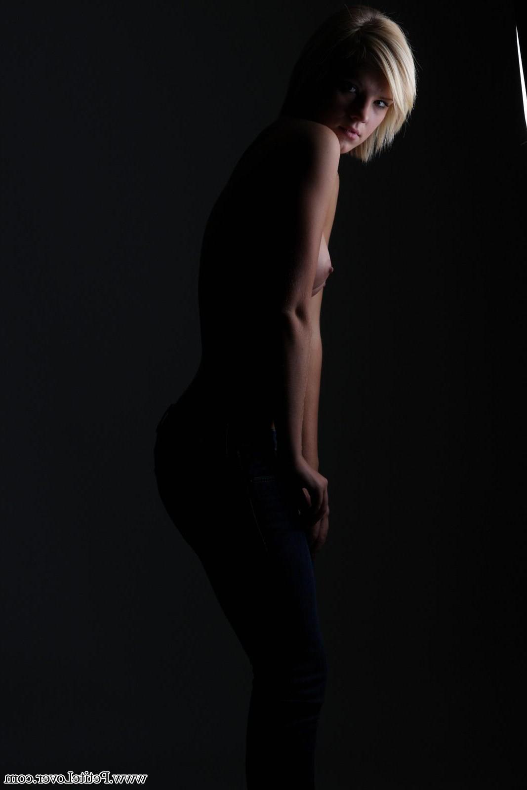 16P Blonde pinup babe Tiffany poses for artistic nudes