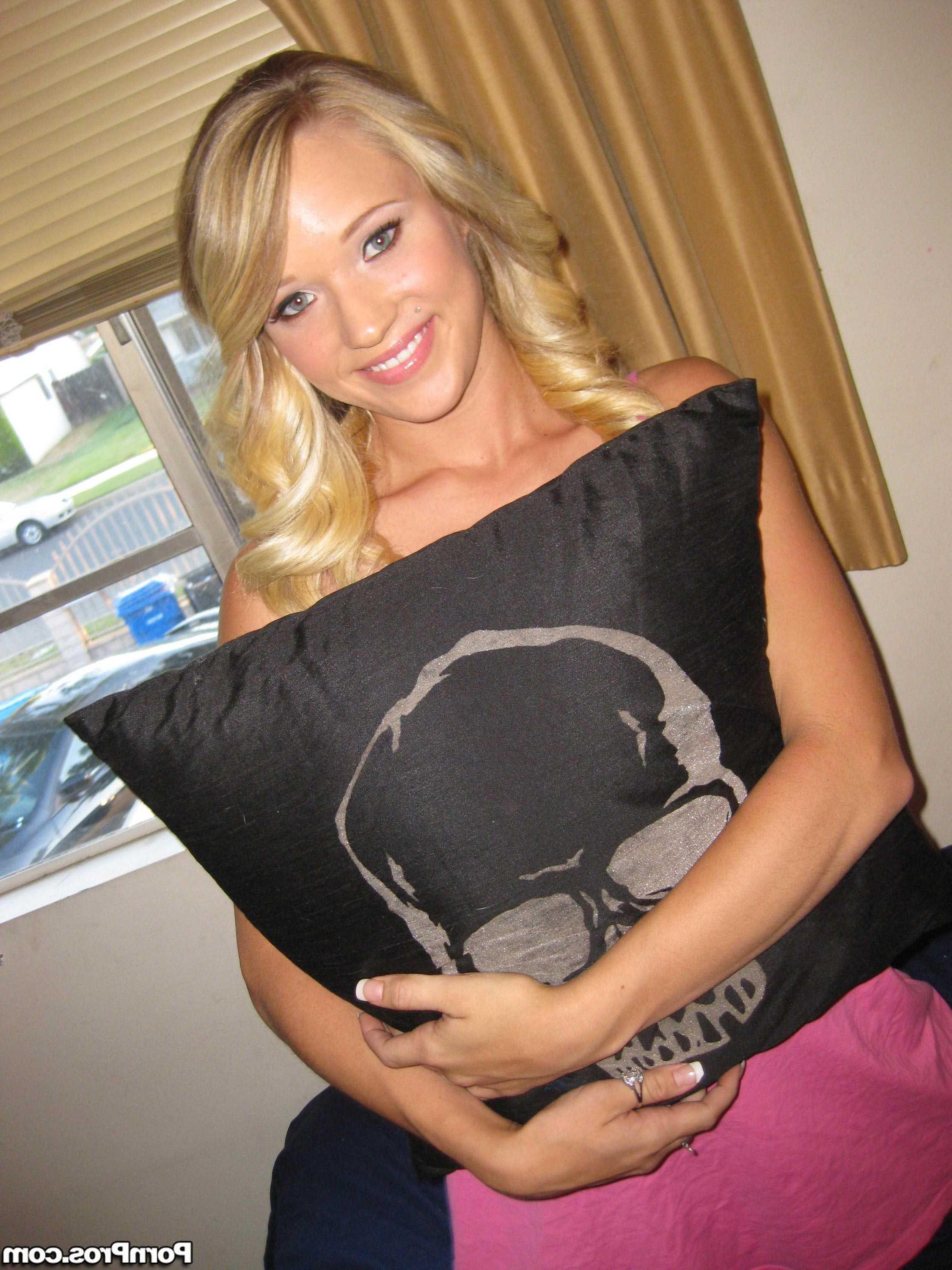 15P Cheating ex slut Teagan Summers shows the world how much she adores the cock