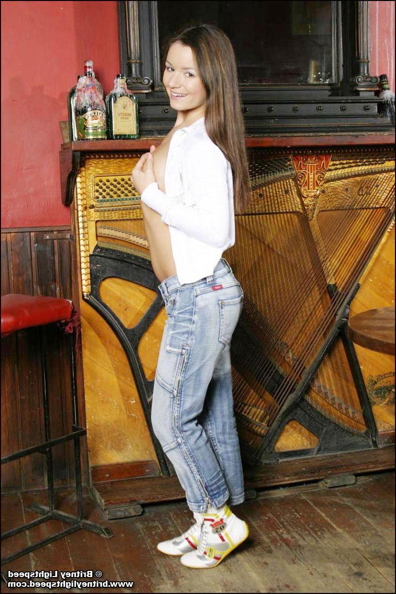 20P Pictures of Britney Lightspeed stripping out of her jeans